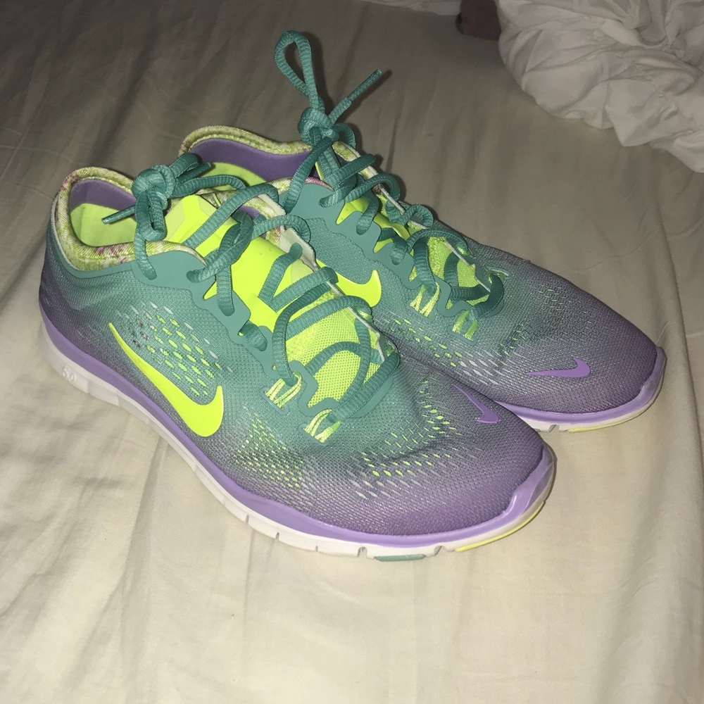 LIKE NEW PURPLE BLE GREEN NIKE TENNIS SHOES